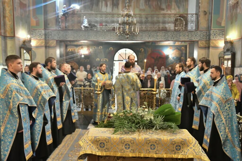 Расписание служб в куркинском храме владимирской. Церковь работает 31 декабря. Христово рождественский собор липецк. Никольский собор оренбург. Храм всех святых в домодедово расписание.