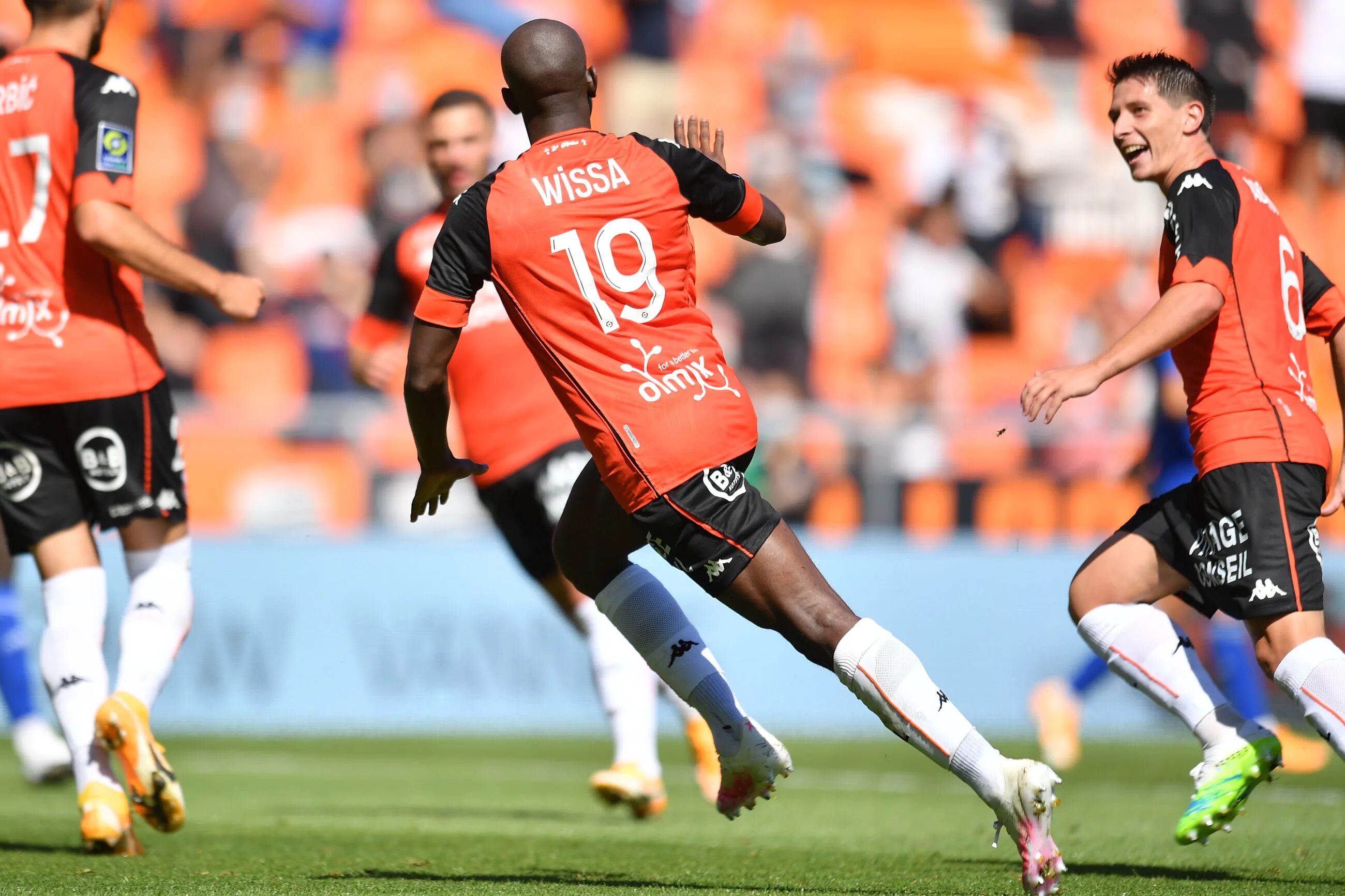 Страсбур лорьян прогноз. Кавасима страсбур. Лорьян осер прогноз. Спонсоры лорьян. Football clermont - анже.