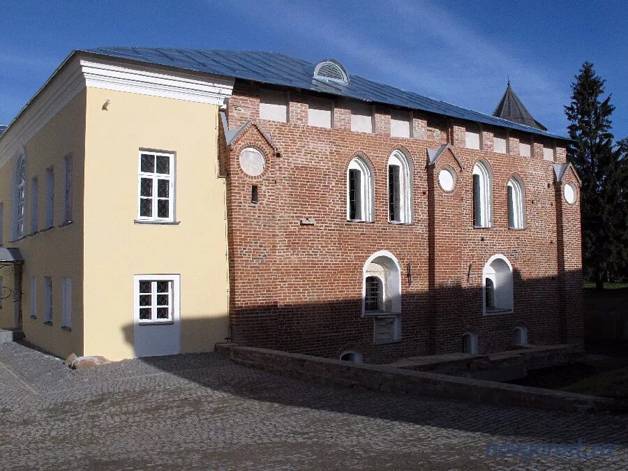 Великий новгород улица великая 18а. Грановитая палата великий новгород. Великий новгород псковская 1 дворец культуры и молодежи. Большая санкт-петербургская улица 39 великий новгород. Великий новгород улица зелинского 24.