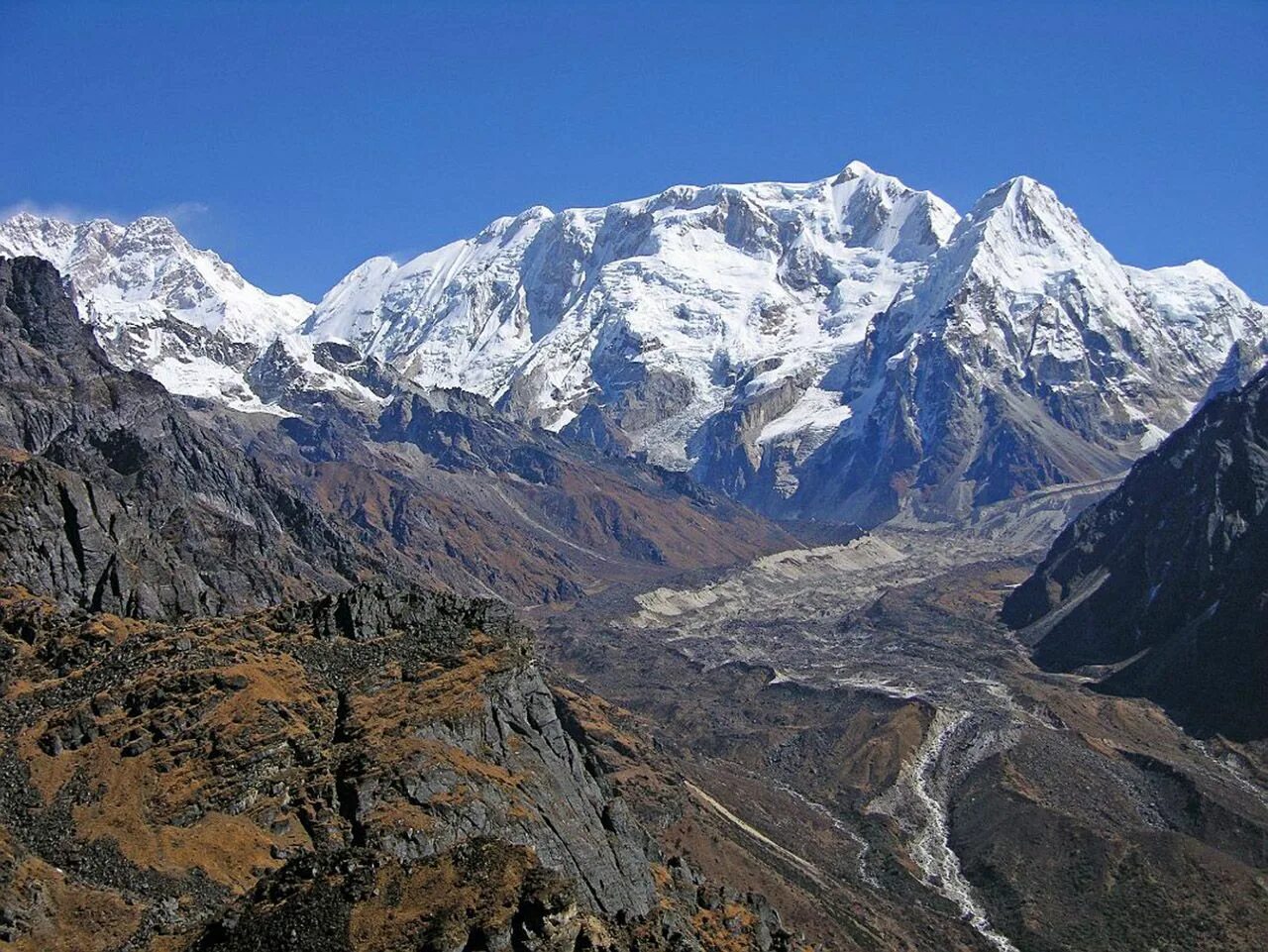 Высокие горы индии. Горы Гималаи гора Канченджанга. Канченджанга Гималаи Непал. Канченджанга Гималаи 8586 метров. Лхоцзе Гималаи Непал.