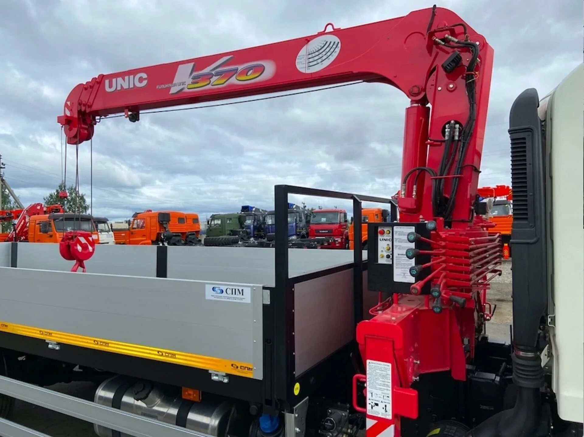 Автокран манипулятор юник 374 исузу красная кабина. Юник 374. 5 с кму. Кму unic 374. Юник 374.