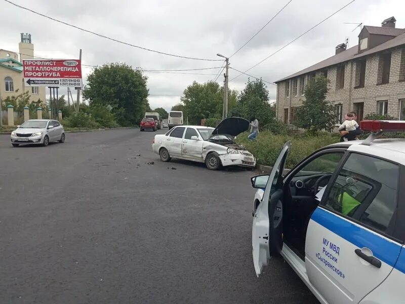 Сбили мужчину воронеж вчера. Нижнекамск сбили человека. Дтп в башкирии коваленко александр лексус врезался в здание. Пешеходный переход. Сбили ребенка вчера челны.