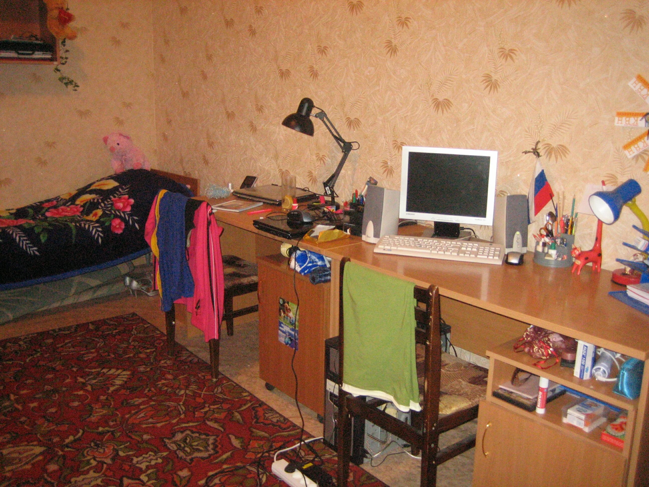 Соседи по комнате в общаге. Комната обычная. комната в студенческом общежитии. комната в русском общежитии. комната в студенческой общаге.