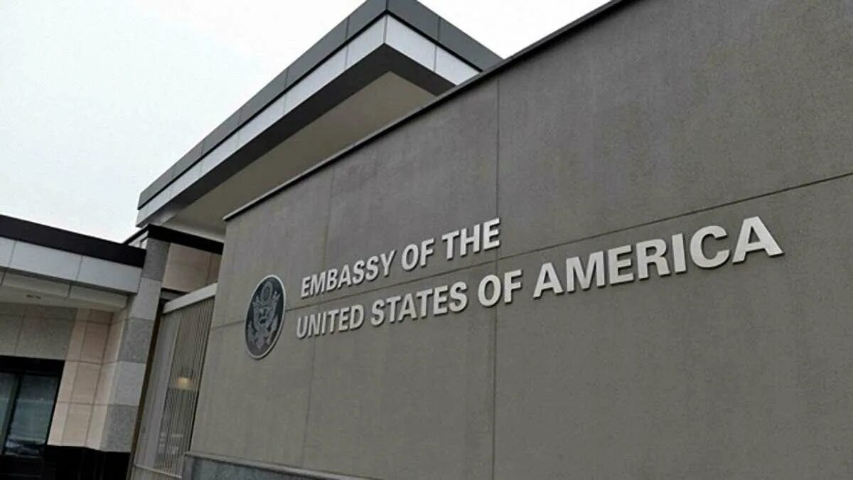 Американское посольство в Ереване. Здание посольства США В Ереване. Американское посольство в Алматы. Посольство Америки в Азербайджане.