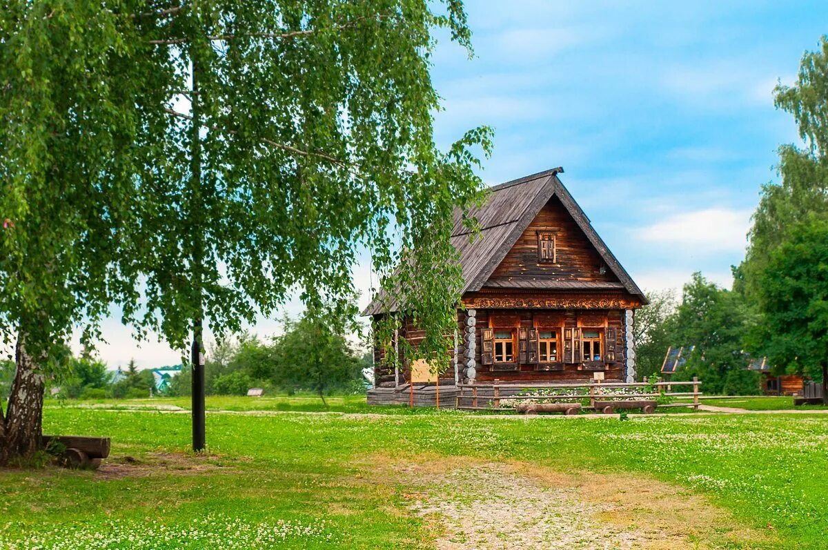 Деревенский домик. Красивый деревенский дом. Красивый домик в деревне. Красивый деревенский домик.