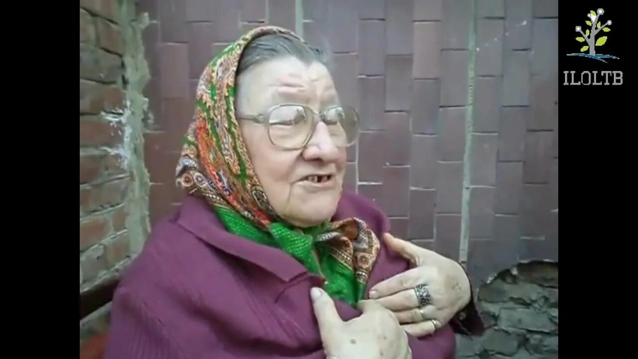 Голоса старушка. Бабка алка солярий. Бабка аллка. Бабка нинка бьётмамонтов. Анджела из бабки алки.
