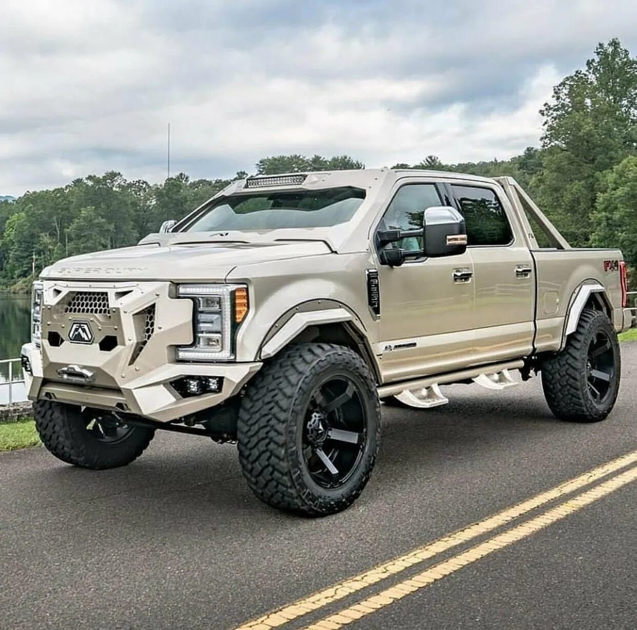 Форд f 150 hennessey velociraptor. Ussv rhino gx 2021. Форд экскурсион. Фото больших джипов. Форд ф150 раптор.