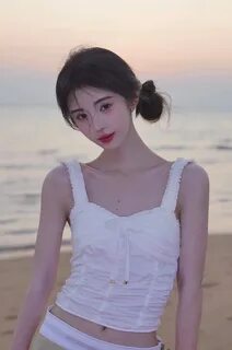 Ju Jingyi enjoying the beach China Entertainment News 