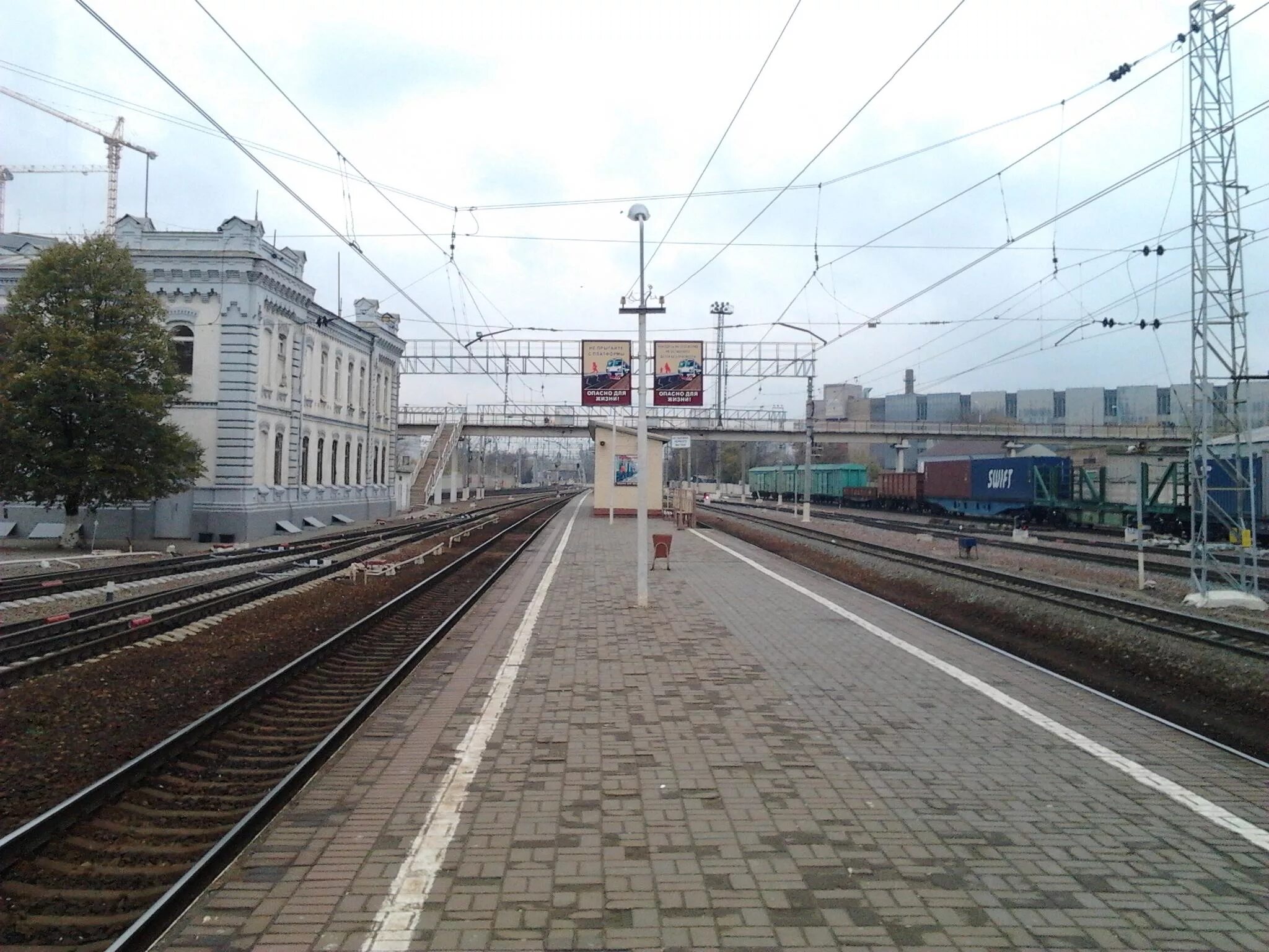 Москва платформа каланчевская. Тематический поезд в метро. Поезд метро москва. Холодный поезд. Фестиваль в метро москвы.