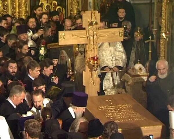 похороны патриарха алексия 2. похороны патриарха алексия ii. похороны патриарха алексия. патриарх алексий 2 отпевание. похороны патриарха алексия.
