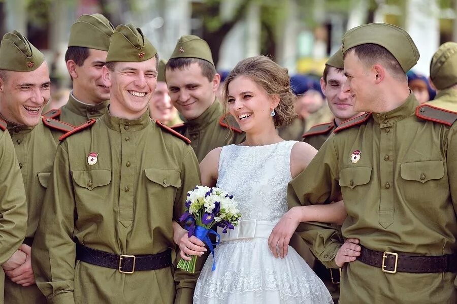 Жена военного. Свадьба в военной форме. Невеста солдата. 23 Февраля солдат. Семья 23 рф