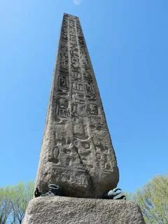 Обелиски статуи башни