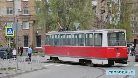 В первом трамвае было в 3 раза