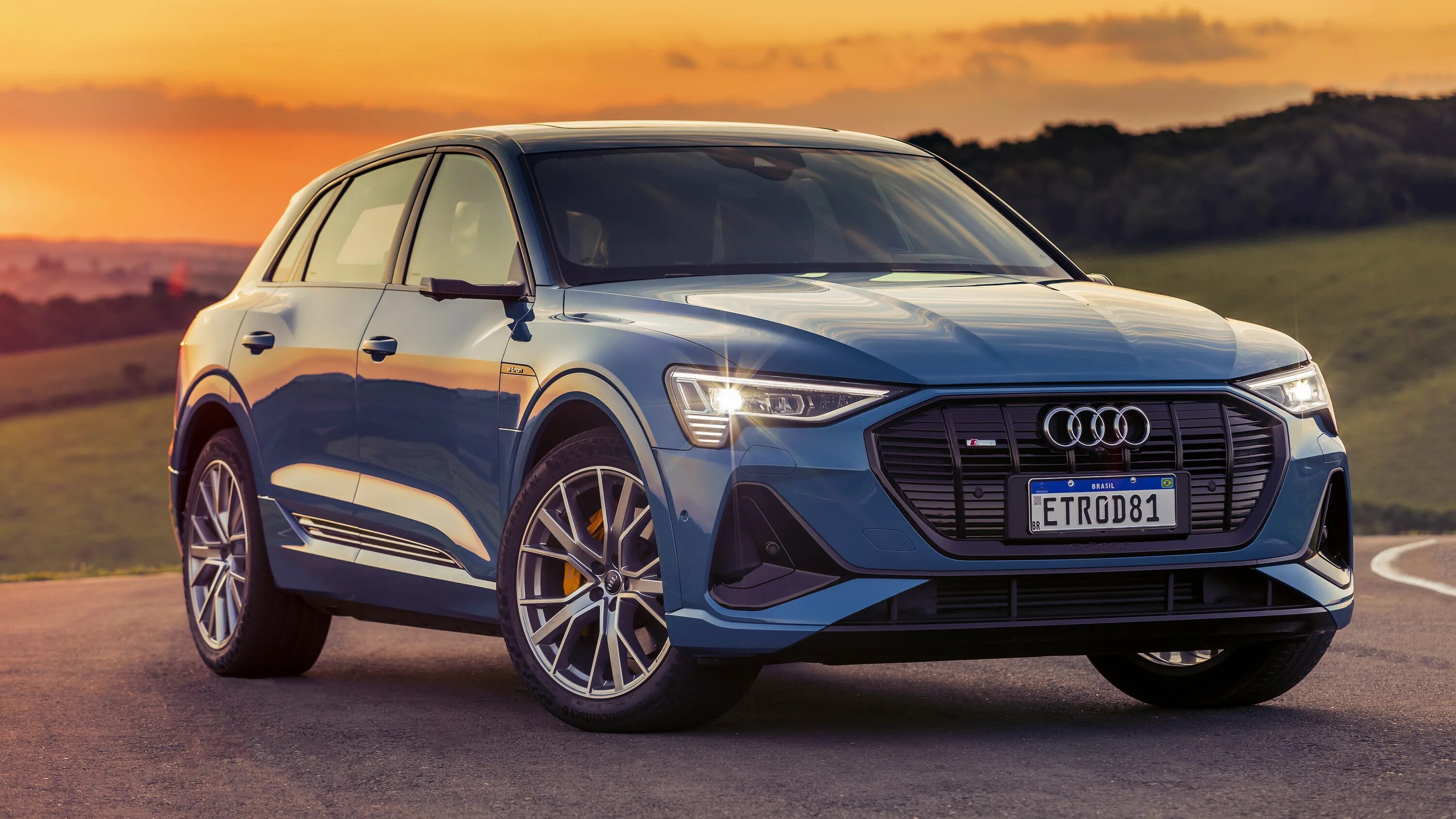 Audi e-tron 55 design. Audi e tron 55. Audi e tron 55. Ауди e-tron 55 quattro. Audi e tron 55.