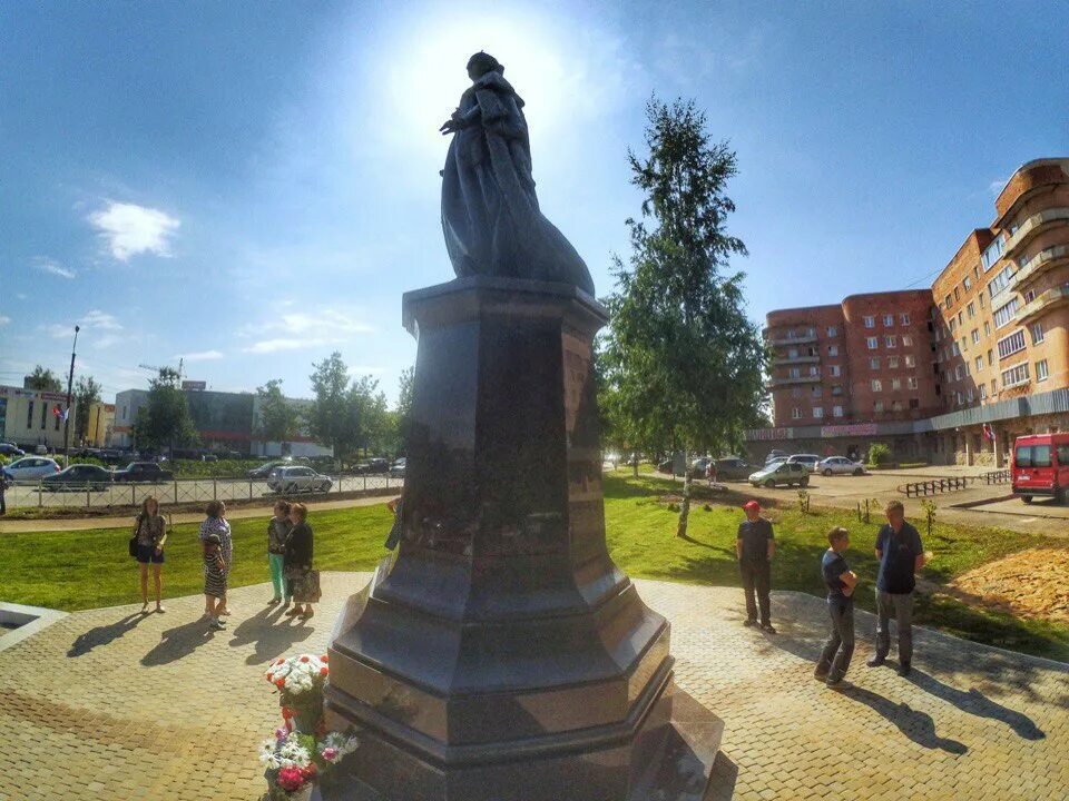 Горд луга. Город луга памятник екатерине. город луга памятник екатерине 2. луга ленинградская область. город луга ленинградской области екатерина.
