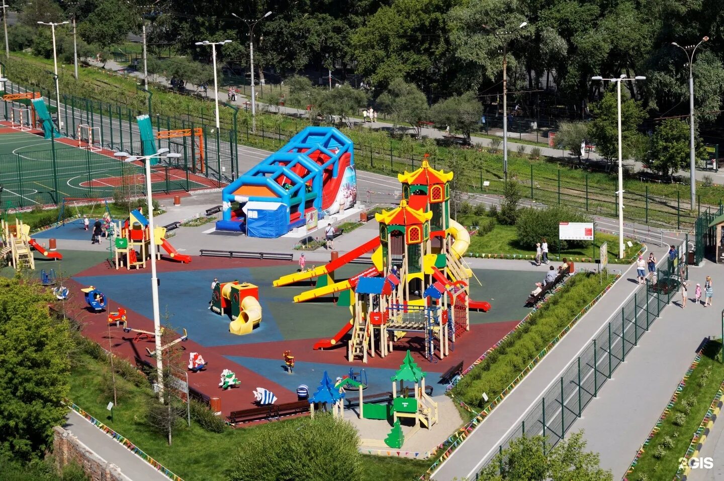Самая большая детская площадка. Красивые детские площадки. Необычные детские площадки.