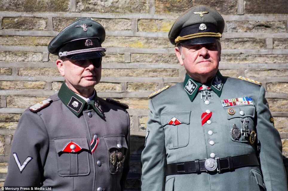 Форма офицера СС оберштурмфюрер. Форма СС 1940. Форма фашистов. Немецкий офицер.
