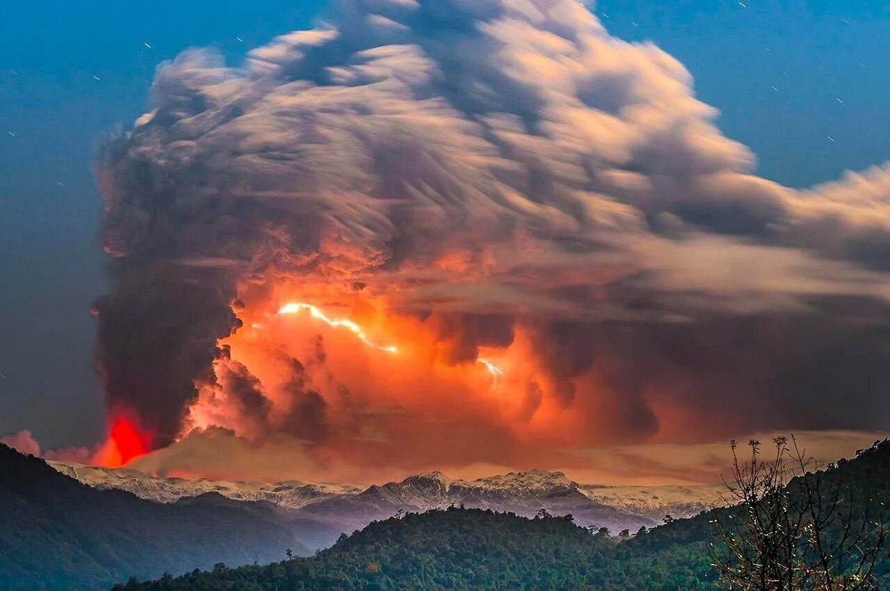 Невероятно горячий. Вулкан Пуйеуэ Чили. Франциско Негрони вулкан Кальбуко. Вулкан Йеллоустоун извержение. Пуйеуэ (Чили) извержение.