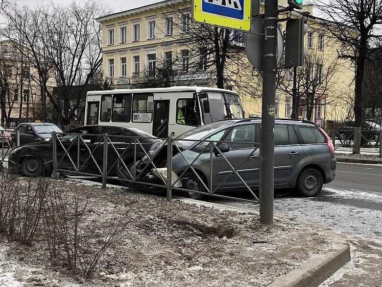 ДТП В Гатчине на проспекте 25 октября. Авария в гатчине сегодня