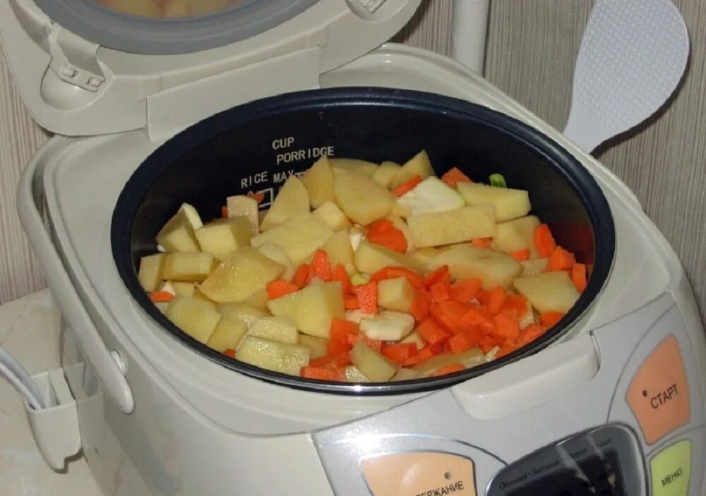 Картошка в мультиварке без мяса. Мультиварка с картошкой. картошка в мультиварке. тушение картошки в мультиварке. картофель с овощами в мультиварке.