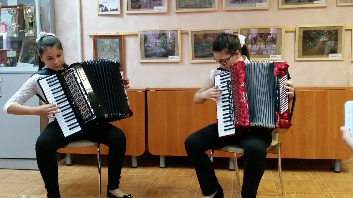 серпуховская музыкальная школа 1. музыкальный серпухов. отзывы музыкальная школа 3. городской театр серпухов. инструменты эстрадного ансамбля.