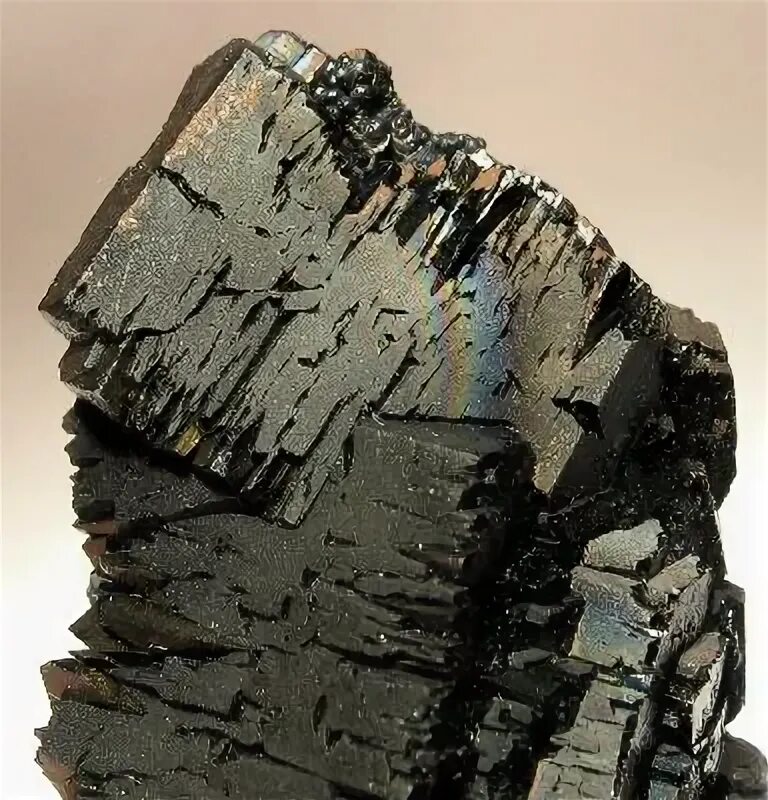 Манганит минерал. Хатчинсон минерал. Бурая марганцевая руда манганит. Гидроксид минерал в природе.