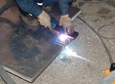 Чем разрезают листовую сталь на машиностроительных заводах