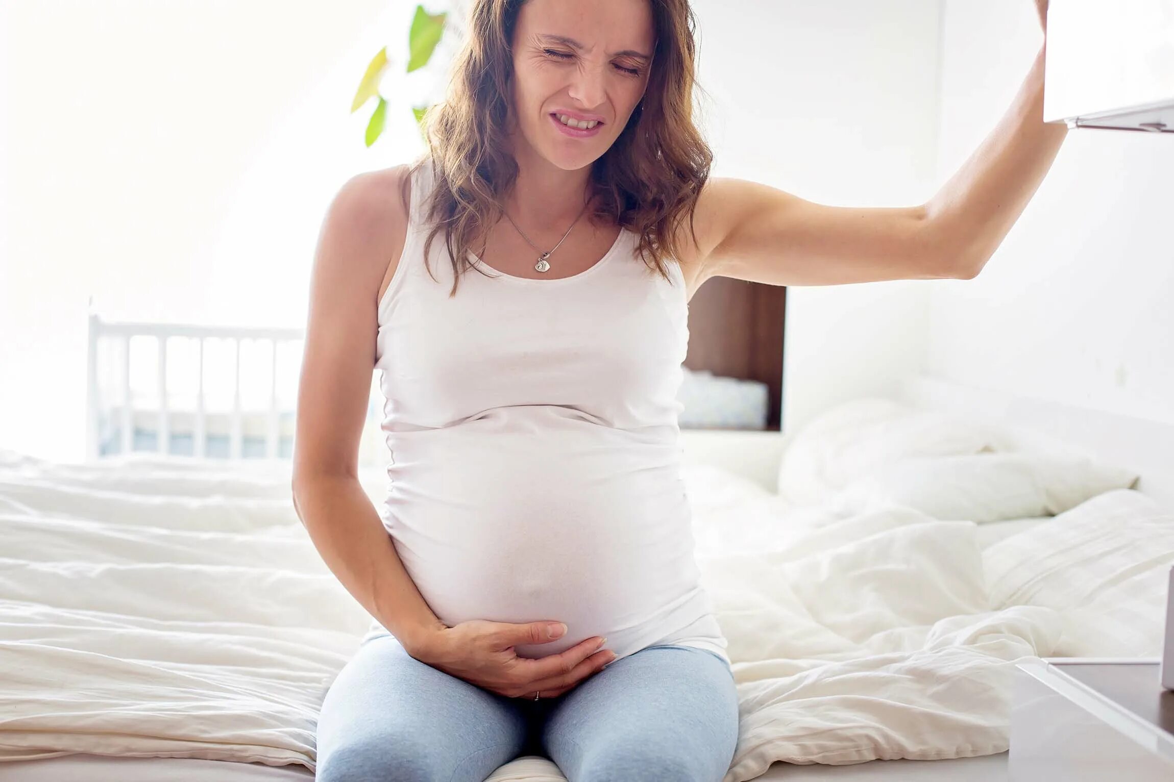 Живот схватка. Беременные женщины. Фотосессия перед родами. Роды беременных женщин.