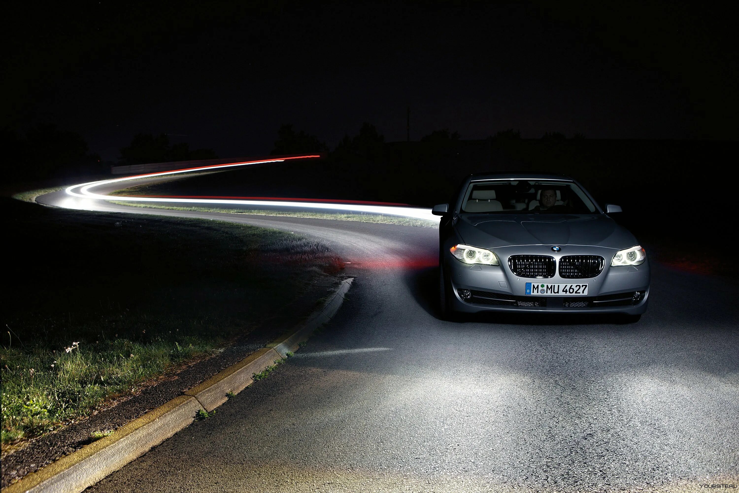 Движение фар. BMW f10 свет фар. BMW 5 f10 ночь. БМВ f10 в темноте. BMW f10 Headlights.
