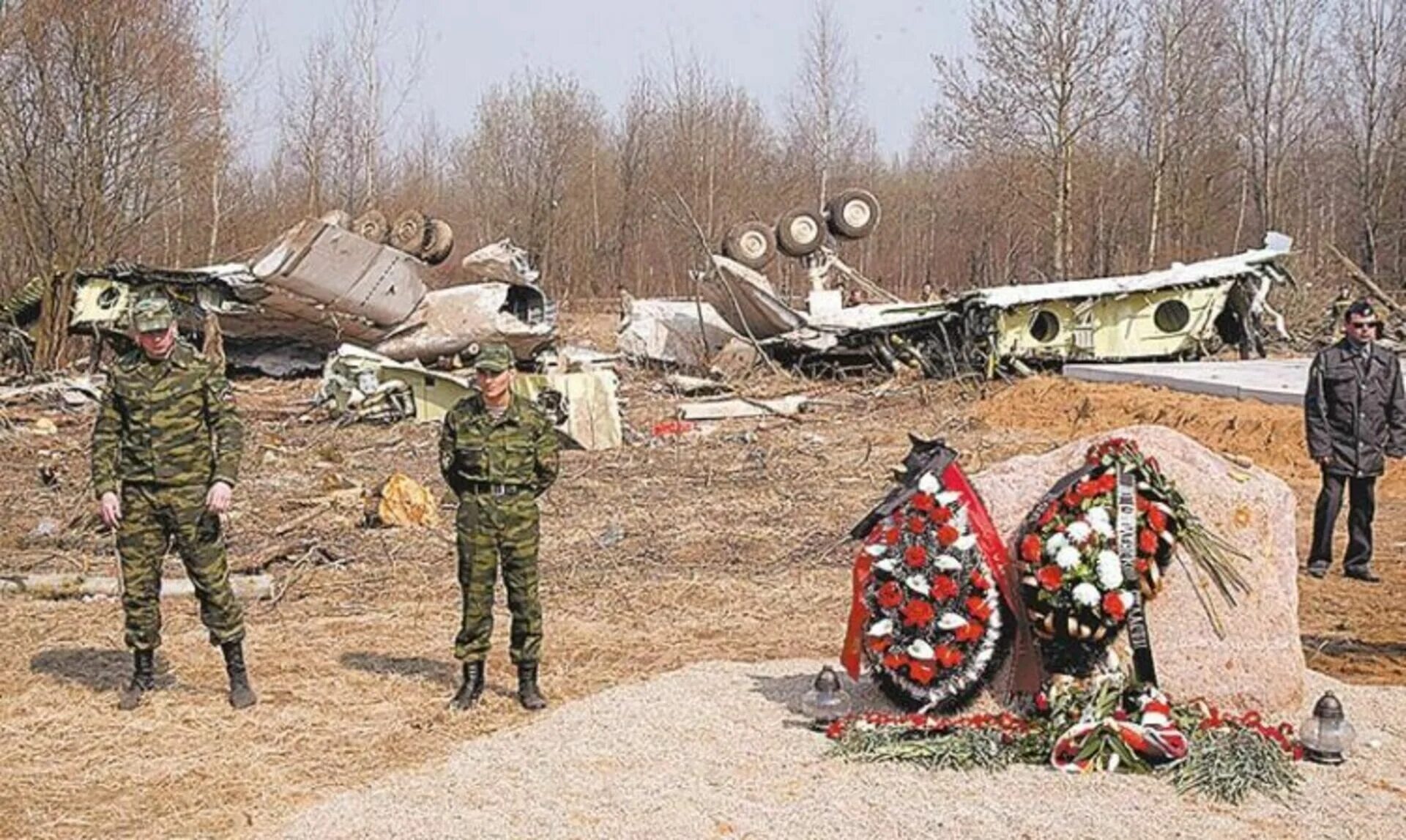 Разбился самолет президента. Катастрофа польского ту-154 под Смоленском. Авиакатастрофа Леха Качиньского под Смоленском 10 апреля 2010 года. Катастрофа ту-154 в Смоленске 2010. Катастрофа Леха Качиньского.