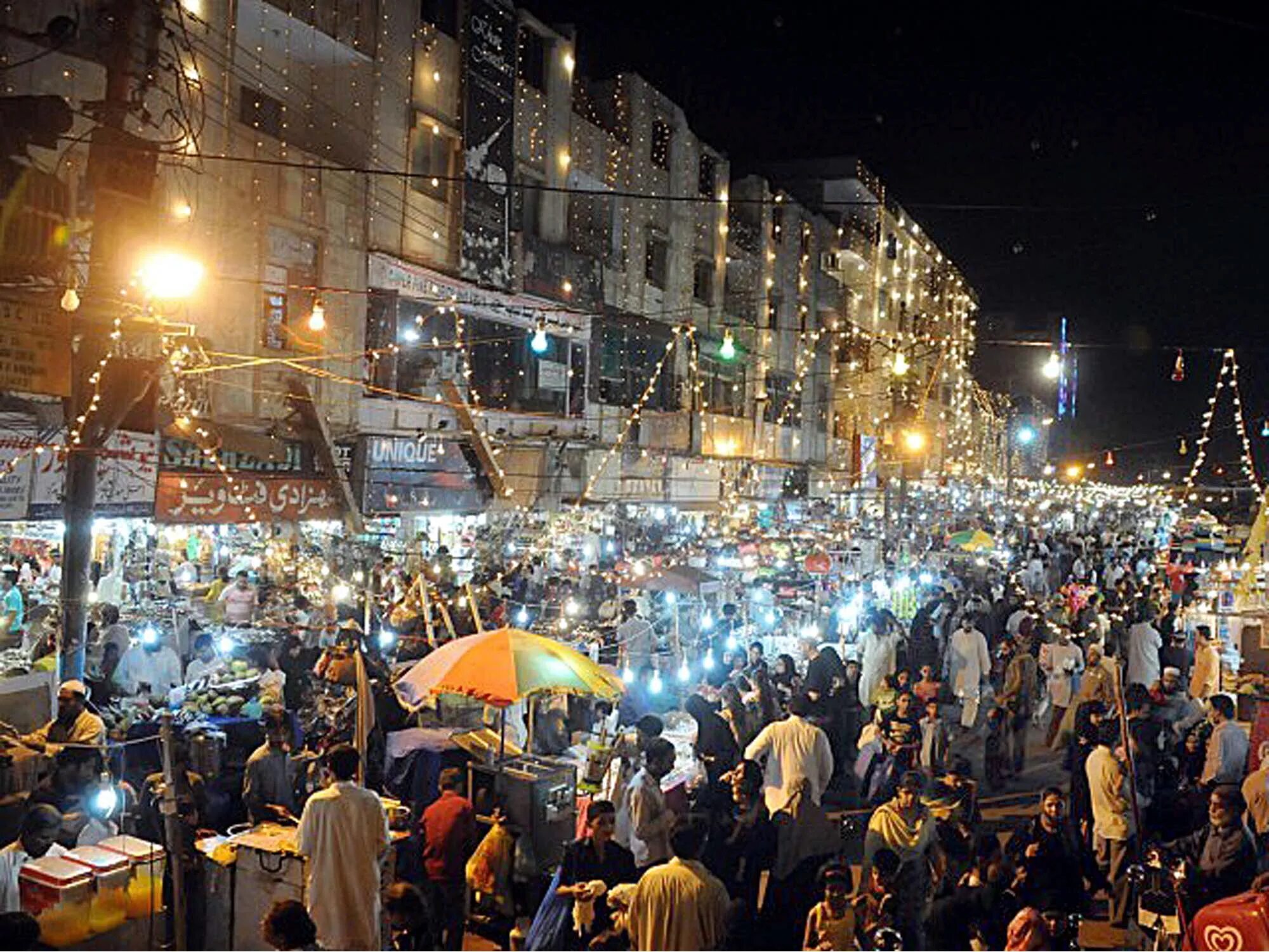 Город муна. Chaand Raat. Ramadan Moon Maket.