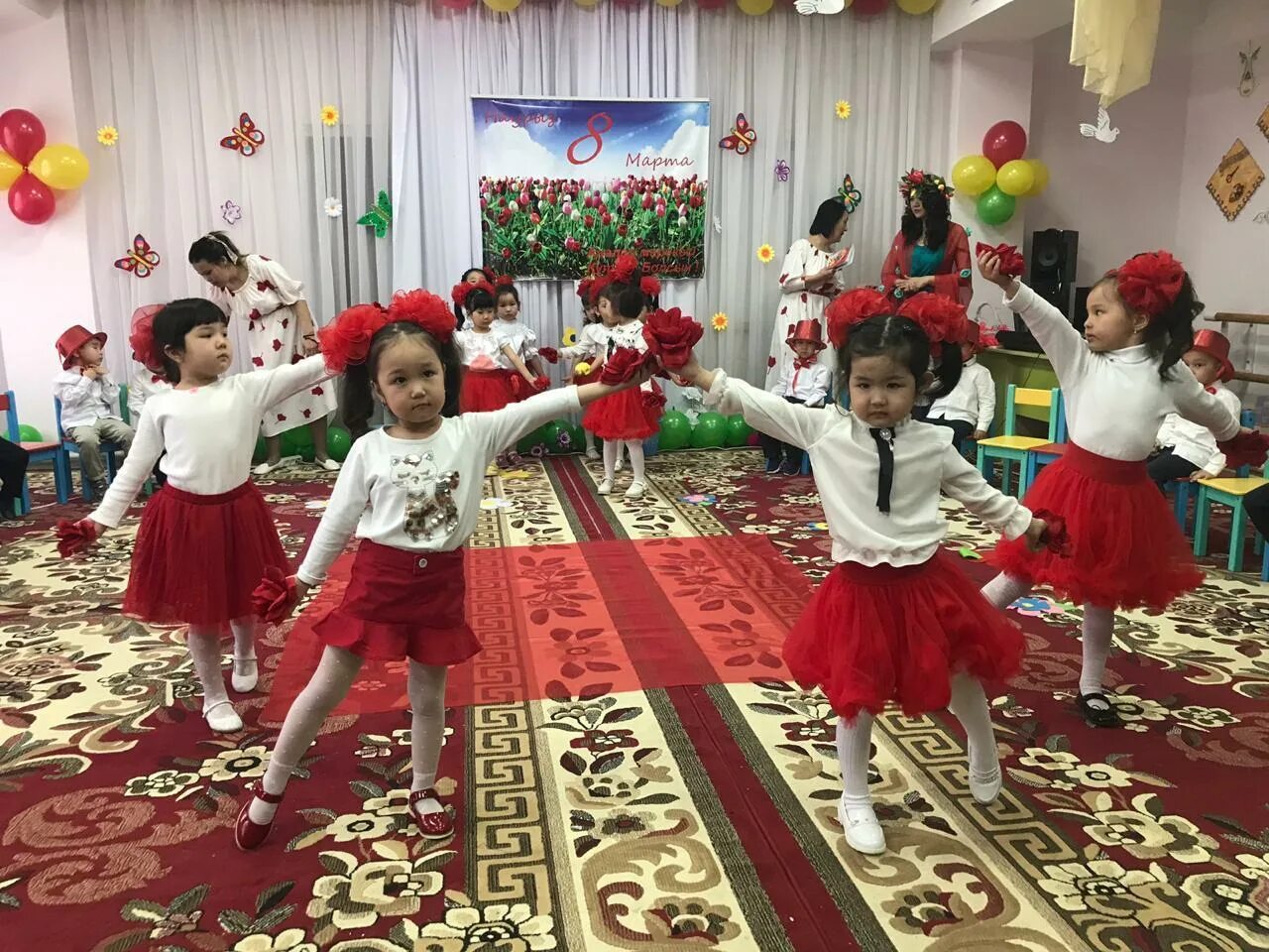 8 наурыз сценарий балабақшада. оформление на наурыз в детском саду. оформление на наурыз. оформление на наурыз в детском саду. оформление зала на наурыз в детском саду.