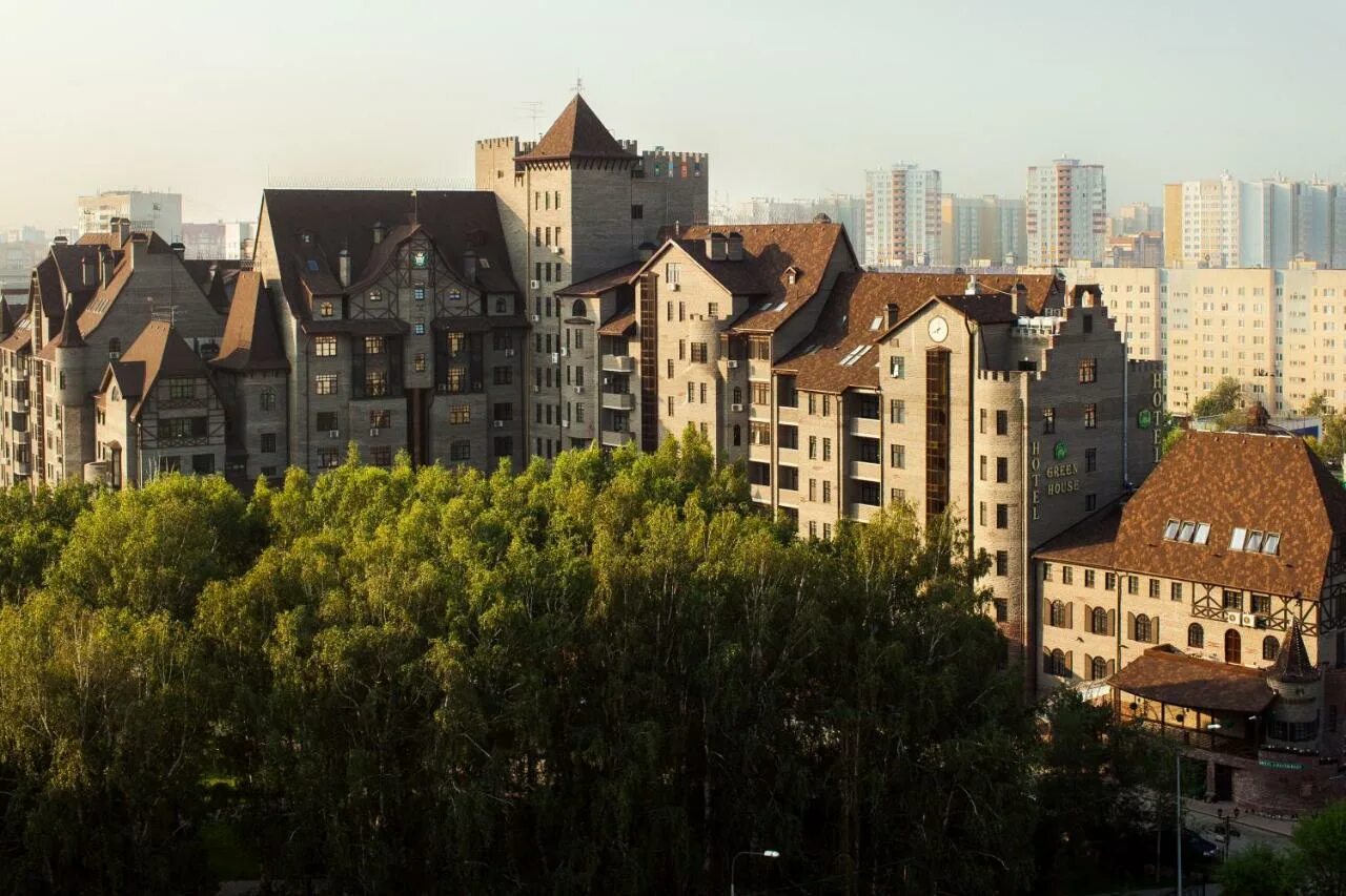 Отель green house. Бутик отель Грин Хаус Тюмень. Грин Хаус Тюмень гостиница. Замок в Тюмени Грин Хаус. Ул. Николая Федорова отель Грин Хаус Тюмень.