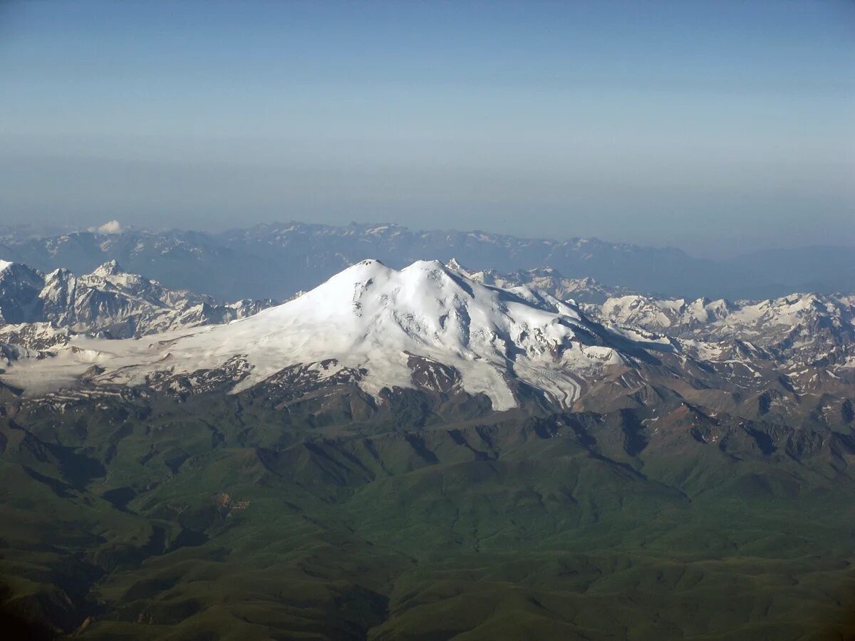 Горы Эльбрус кавказский хребет. Кавказский хребет Эльбрус с самолета.