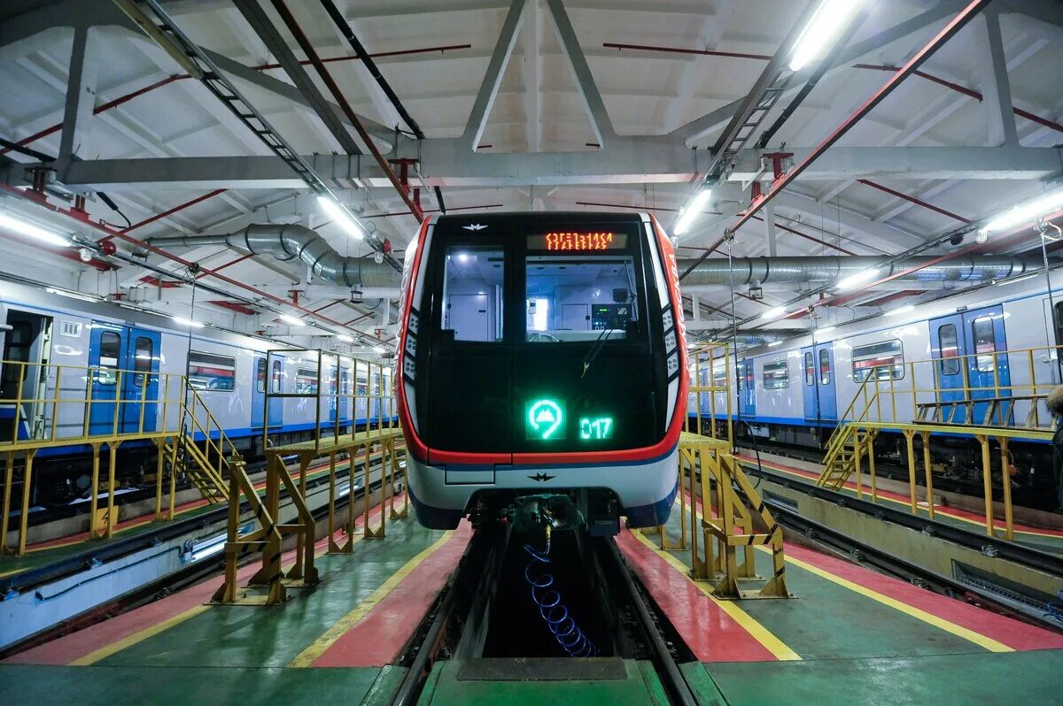 Сколько поездов на зеленой ветке. Москва 2020 вагоны метрополитена. Москва 2020 поезд метро. Поезд Москва 2020 на ТКЛ. Поезда на зеленой ветке.