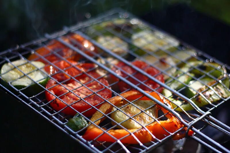 блюда на решетке на углях. овощной шашлык на мангале. красивые блюда. рецепты на решетке на мангале. картофель на гриле на мангале.