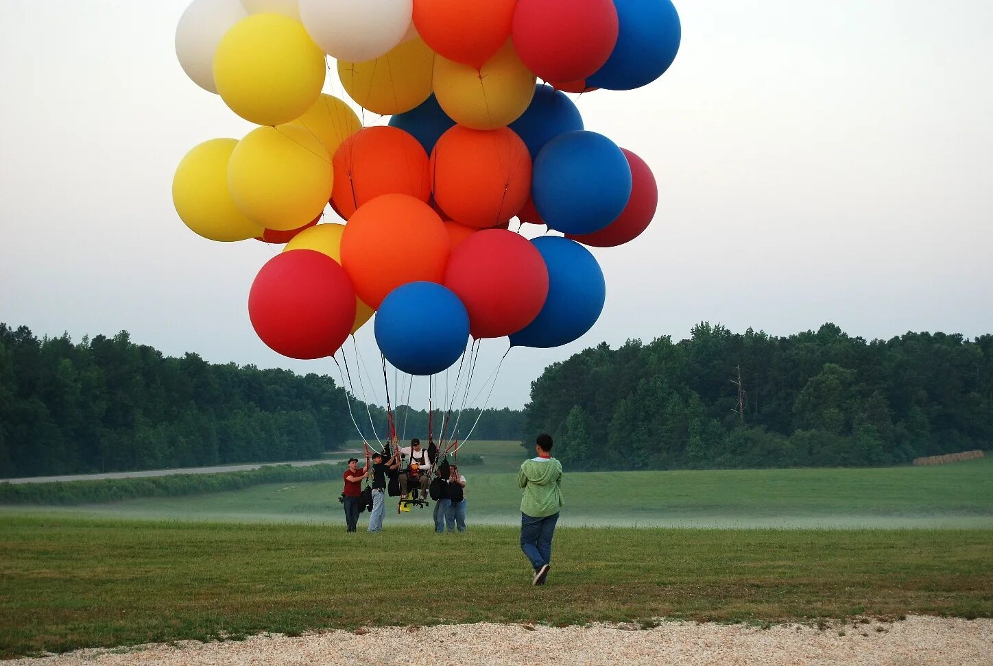 На воздушном шаре казань. Джонатан Трапп шарах на воздушных. Воздушный шарик. Полет на воздушных шарах. Vozdushnyye shar.