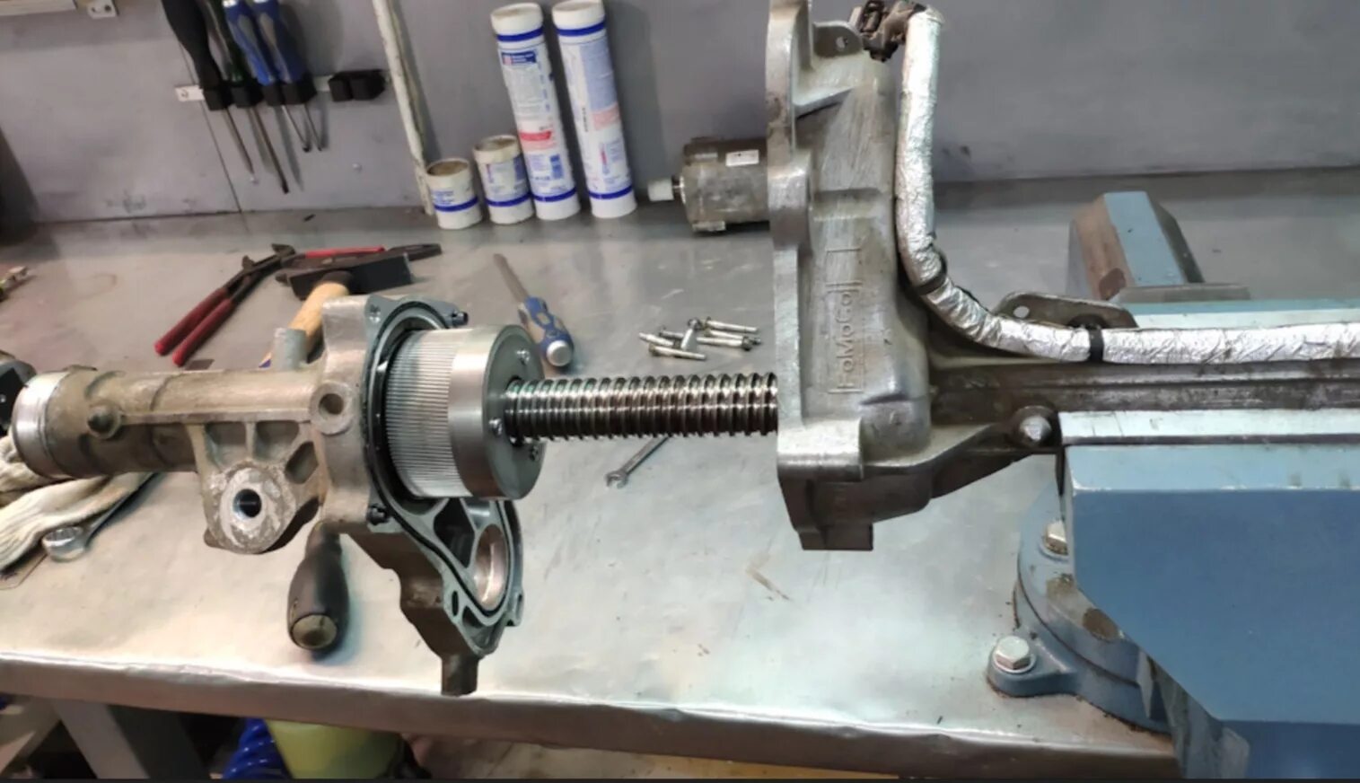 Подшипник рулевой рейки ford explorer 5. Опорный подшипник тойота королла е150. Hf564266. Подшипник рулевой рейки пассат б6. Подшипник электро рейки форд фокус 3 артикул.