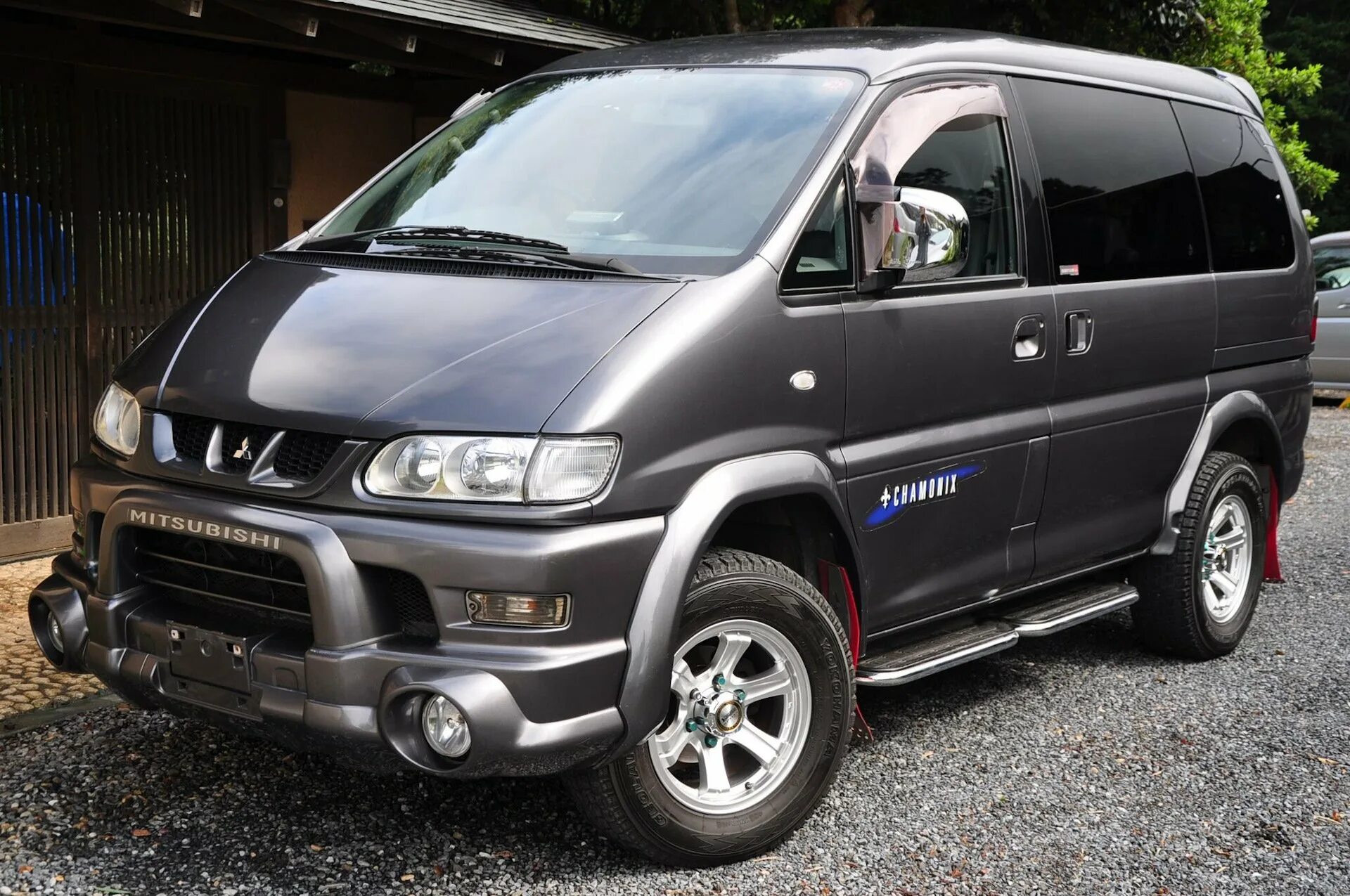 Mmc delica. Митсубиси Делика 4х4. Микроавтобус Митсубиси Делика. Mitsubishi Delica 4wd. Мицубиси Делика 4.