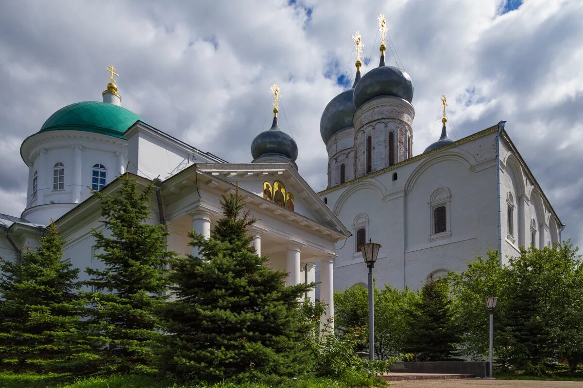 макарьев желтоводский монастырь. свято-троицкий макарьевский желтоводский монастырь. желтоводский макариев монастырь. макариев желтоводский монастырь успенская церковь. макарьев желтоводский монастырь.
