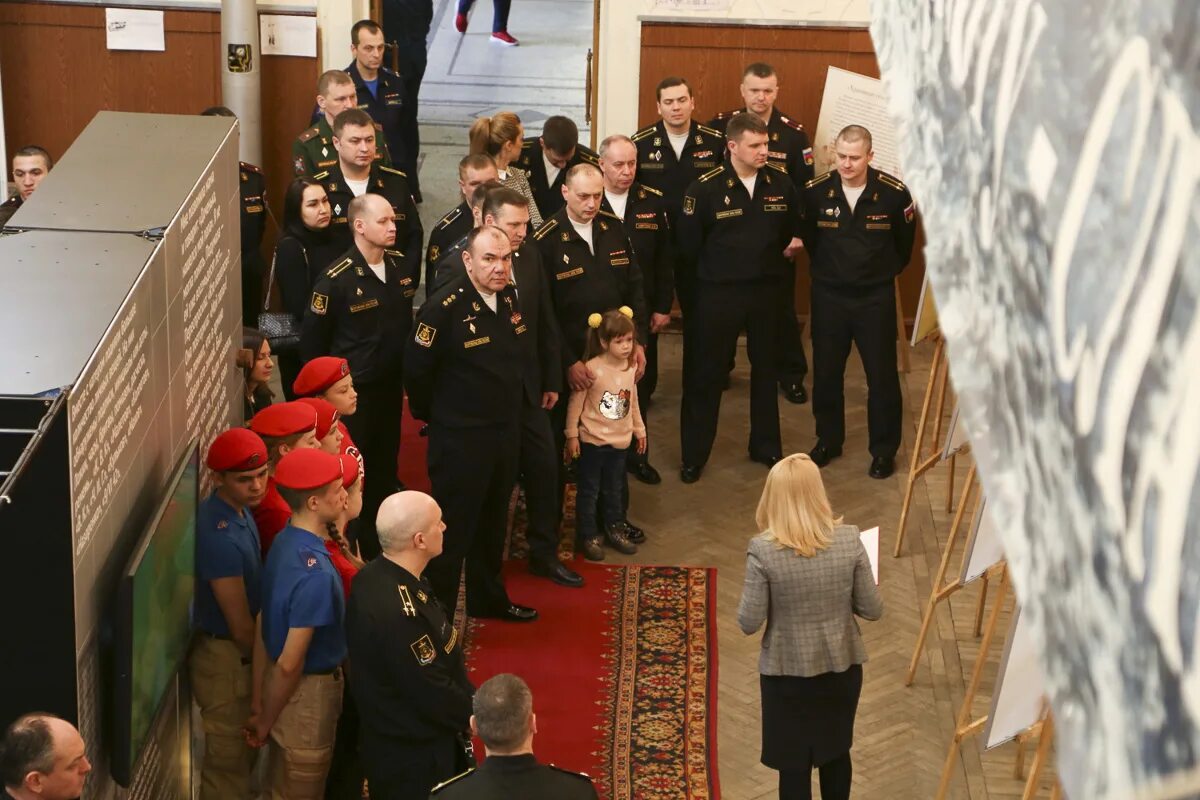 Дом офицеров 12 апреля. Дом офицеров флота североморск. дом офицеров северного флота североморск. мурманский дом офицеров.
