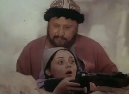 Жалаңаш және күлкілі фильмді қараңыз