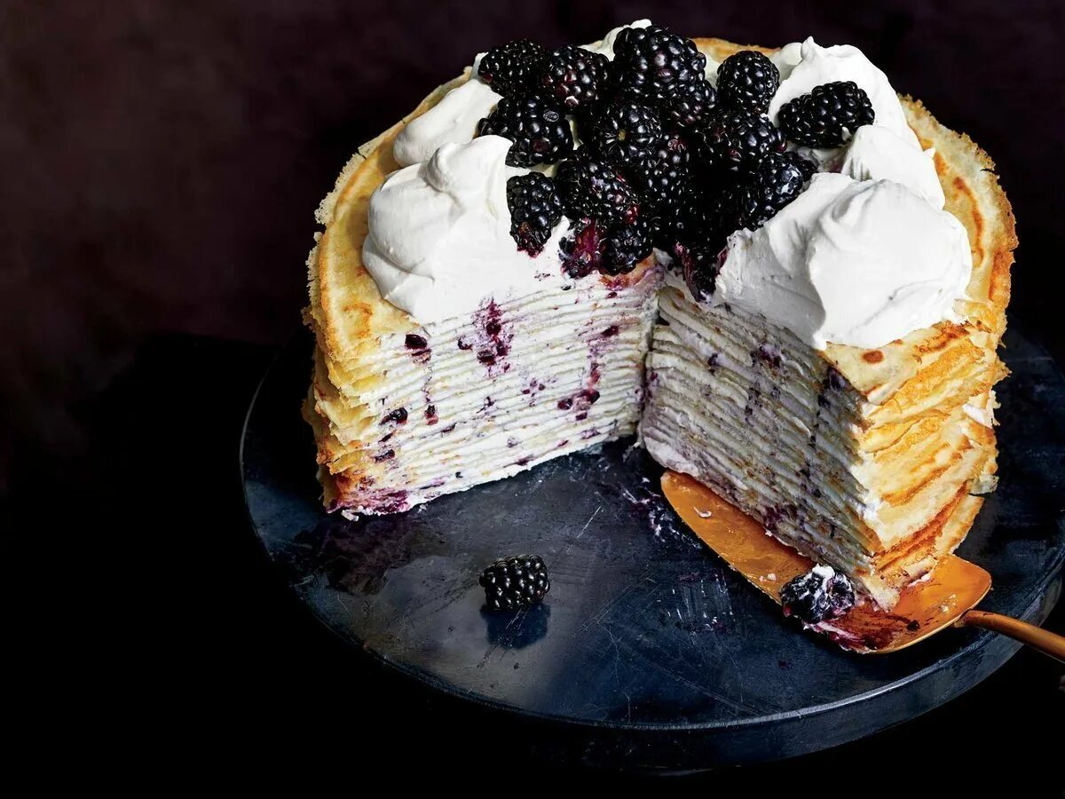 Блины с кремом чиз. Блинный торт Шантимель. Блинный торт с маскарпоне. Блинный торт с кремом из маскарпоне.