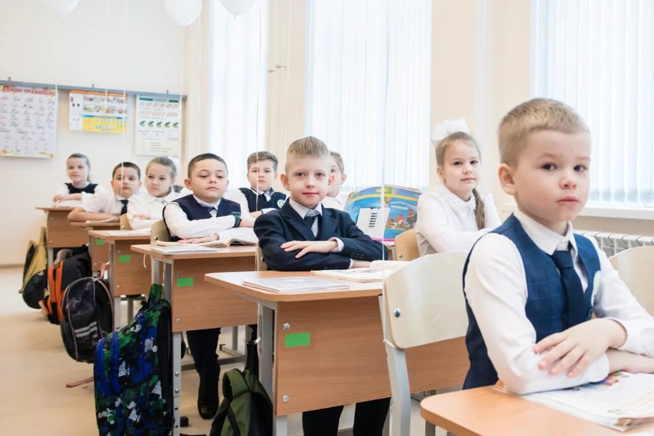 Школьники 8 класс. Школа номер 8 магнитогорск. Учатся ли школьники 8 декабря в магнитогорске. Ученики школы интернат. Верстов инфо магнитогорск.