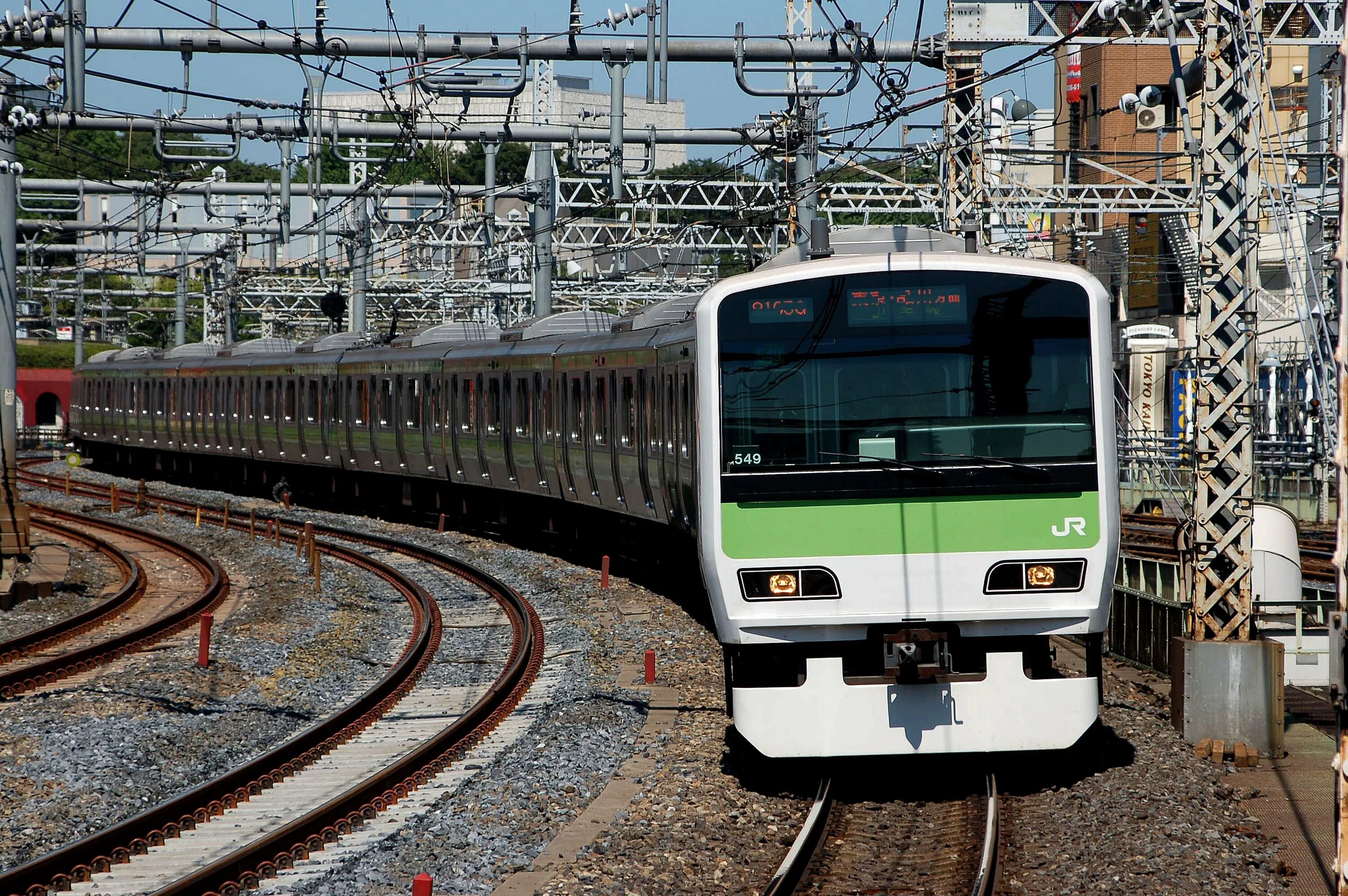 Железные дороги японии. Japan Railways e231-500. Jr Japan Railways. Поезда Японии Токио. Токио железная дорога.