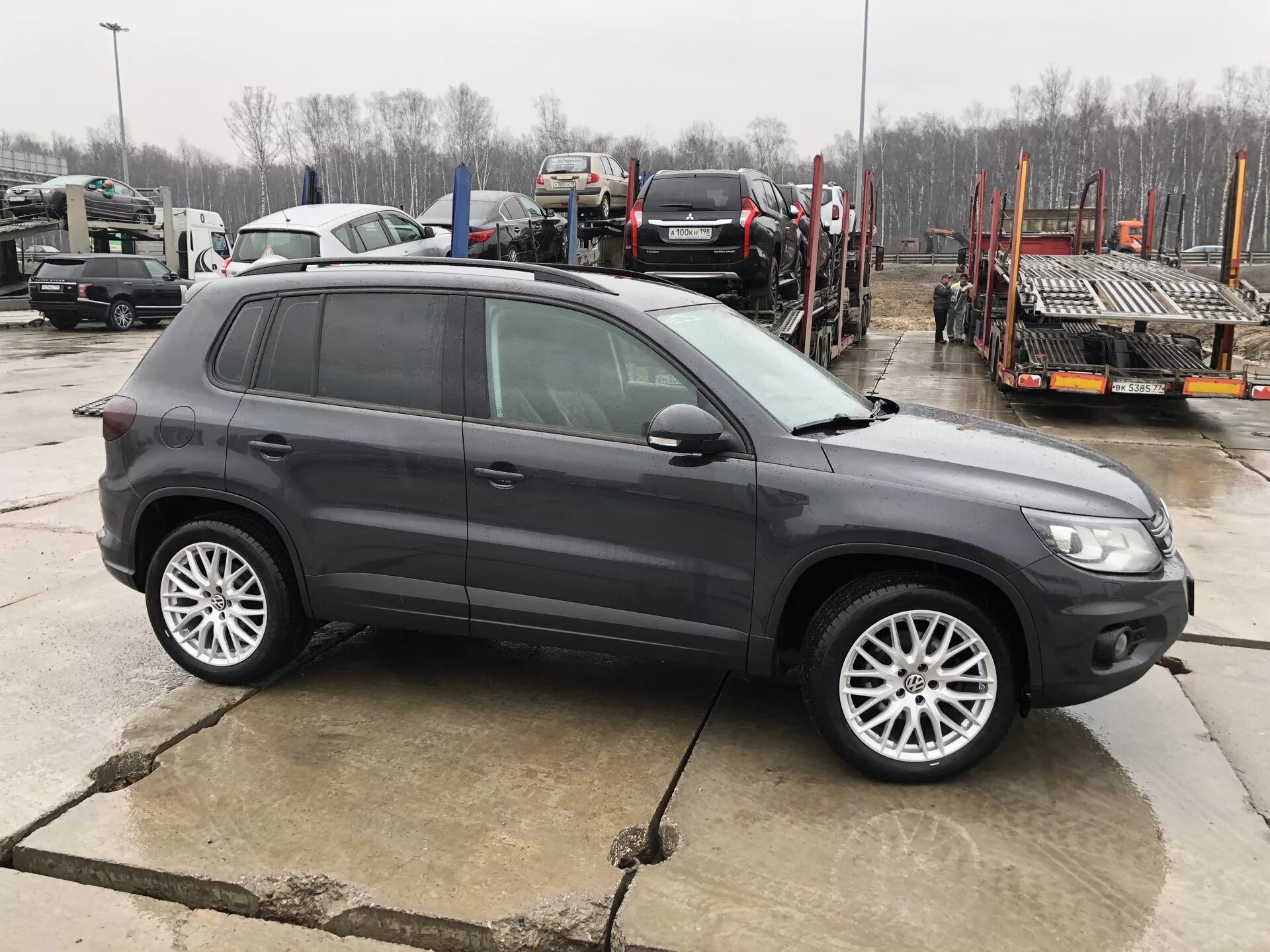 Диски mallory r18 тигуан. Оригинальные диски фольксваген тигуан r18. R18 tiguan 2. Vw tiguan r18. Tiguan kingston r18.
