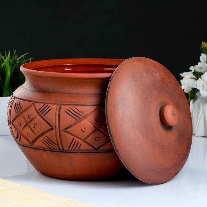 Молочение глиняной посуды. Молочение глиняной посуды. Кружка из белой глины. Молочение глиняной посуды. Гончарка молочение.