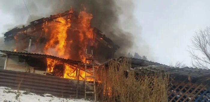 Горно-Алтайск пожар. Пожар 19. 01.2023 В Горно Алтайске. Пожар в строящейся гостинице на Алтае.