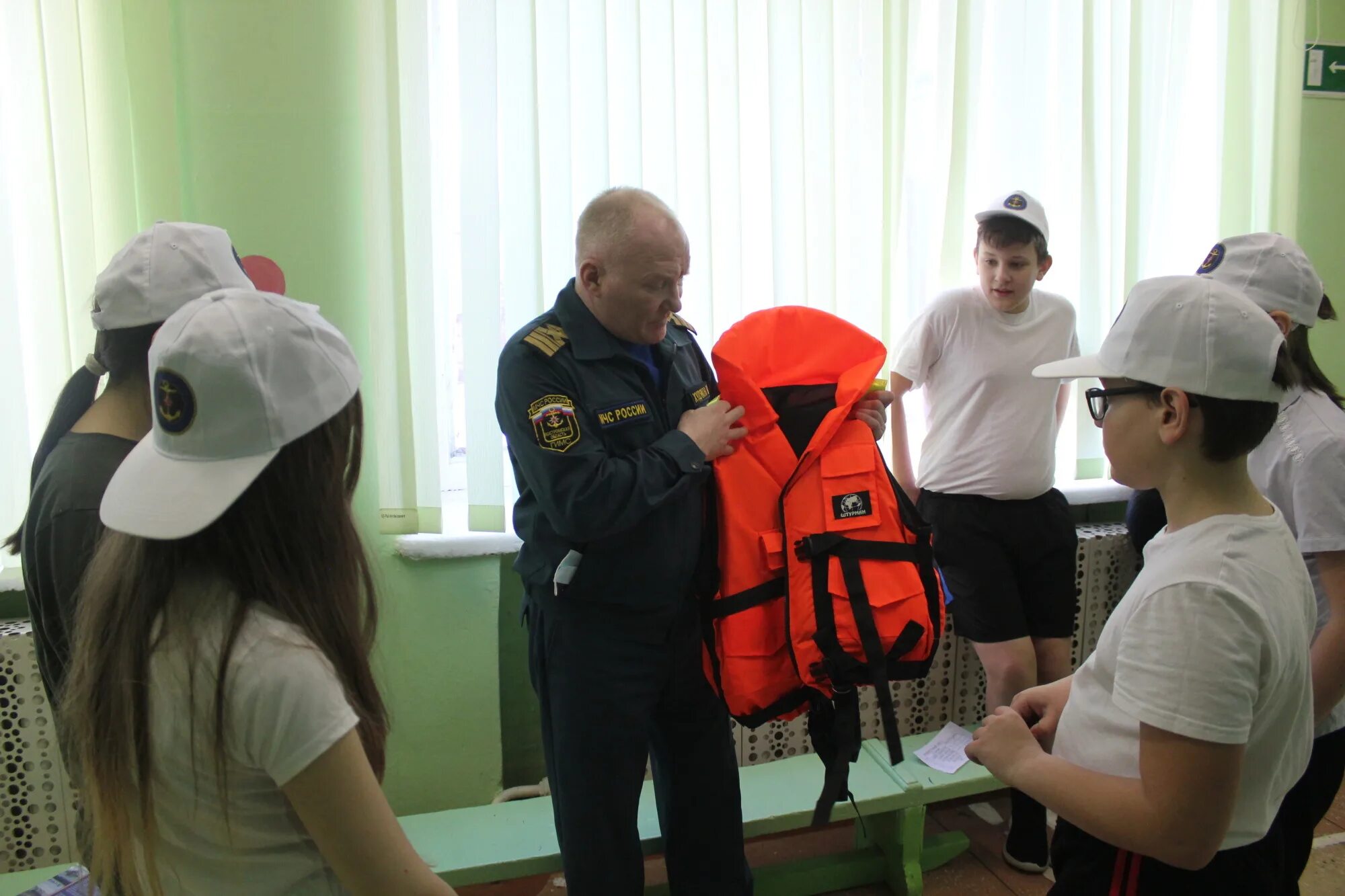 Блиц квест. Квест по безопасности. Школа безопасности. Безопасные весенние каникулы с МЧС. Квест для школьников в школе план.