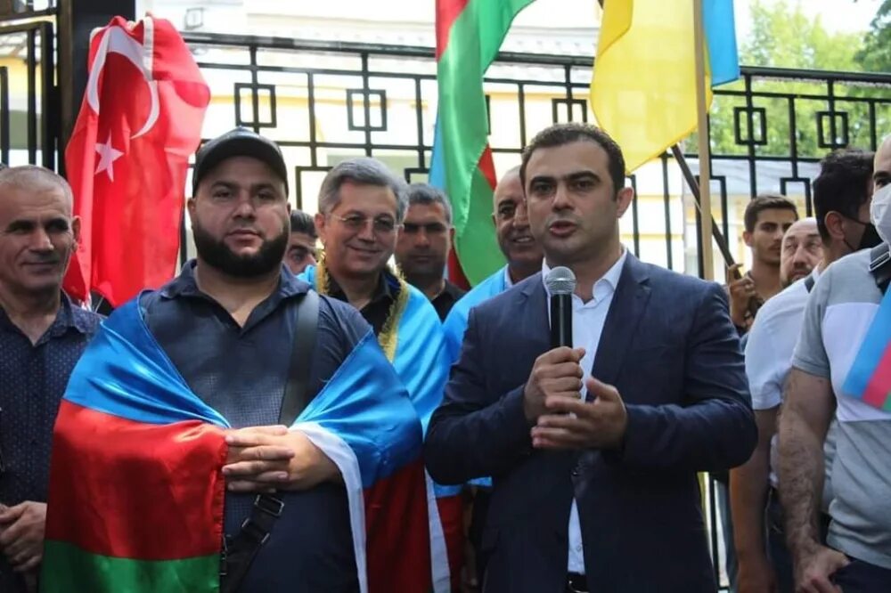 Азербайджанцы в Украине. Митинг азербайджанцев в Карабахе. Азербайджанцы за Украину. Азербайджан плюс